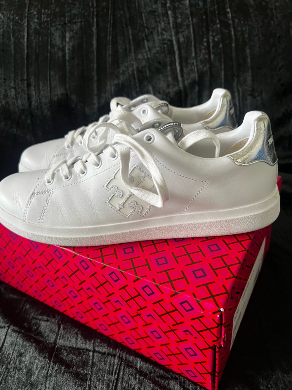 Tory Burch White Leather Sneakers with Silver Heel Tab - Picture 4 of 4